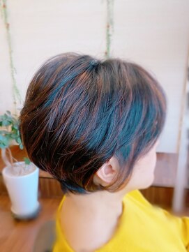 ヘナ ヘアサロン 花々 ハンサムショート