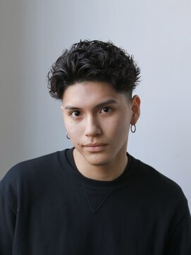 グルーマーズトウキョウ 渋谷店(GROOMER/S TOKYO) ラルフカール メンズパーマ 七三ヘア 海外風ヘア スペインカール