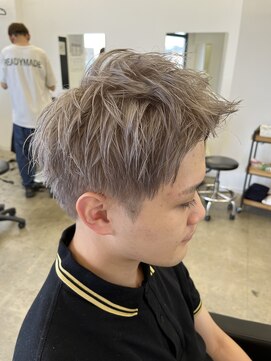 ラッドバイプティパ(rad...by petit-pas) *スパイキーショート/ミルクティーベージュ/ブリーチカラー*