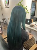 エメラルドグリーン