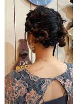 シークレットミラーズ(SECRET MIRRORS)&nbsp;ヘアセット：編み上げスタイル