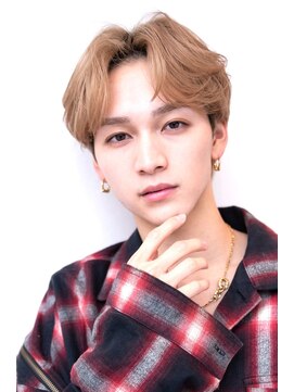 エフエム 渋谷(FM) フェザーパーマセンターパートハイライトカラーニュアンス