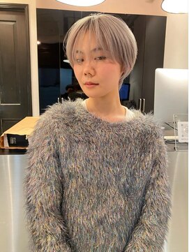 シータ(sheta) 【sheta/三畑賢人】小顔ホワイトブロンドフェザークールショート