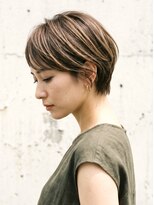 ソーエン バイ ヘッドライト 横須賀中央(soen by HEADLIGHT)&nbsp;溶け込みハイライト×耳掛け骨格補正ショート