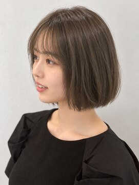 リア(Li'a by neolive) 赤みを抑えた透明感オリーブグレージュ×丸みボブ