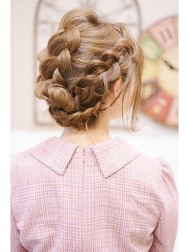 メイズ(MAZE) 【メイズ東中野・鍛原志行】ミディアムの編み込みアレンジ