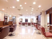 ヘアデザイン トリップ(HAIR DESIGN TRIP)の雰囲気（開放感のある店内でゆったり施術!船橋駅1分で通いやすい【TRIP】）