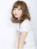 ローライトでシアーベージュのレイヤーミディ