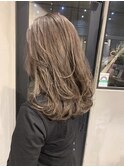 ワンカールで決まる！レイヤーカット　くすみベージュ