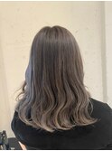 セミロング×シルバーグレージュ