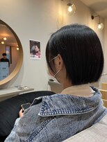 トラッド(TRAD) 耳かけ切りっぱなしボブスタイル