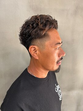 ジジ(JiJi) スパイラルパーマ　フェード