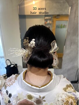 サーディースリーエーカーズヘアスタジオ(33Acers Hair Studio) タイトシニヨン