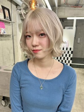 リル ラウム 原宿(LiL Raum) ホワイトブロンド/原宿ブリーチ/ダブルカラー/レイヤーカット