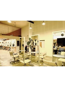 【お子様とのご来店も大歓迎◎】通いやすい立地＆広々とした空間で周りを気にせずゆったりサロンタイム♪