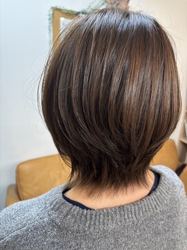 エルフゥ(Elle fou) 大人ショート　グレージュ