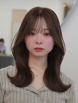 アンアミ オモテサンドウ(Un ami omotesando) くびれミディアムボブのハッシュカットに、シースルーバングとヘ