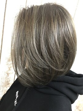 シエル (CIEL) 立体感前下がりボブ