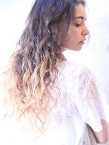 ブーケ(BOUQUET)&nbsp;ブリーチグラデーションカラー ロングヘアパーマもおすすめ