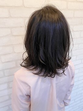 イソラブル(ISOLA-blu) 【大人可愛い】ラベンダーアッシュ×外ハネミディアム