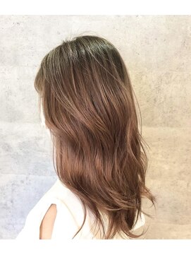 オリ(‘Oli) ピンクベージュ／バレイヤージュ