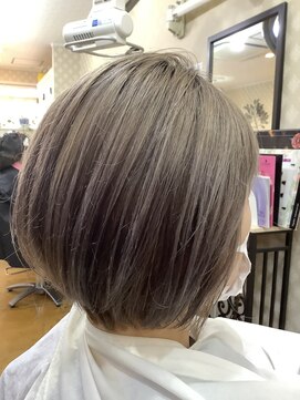 ビューテ(BIEUTE) グレージュ