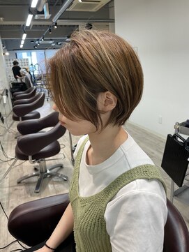 コワファーストナガサキシャンプーボーイ(COIFF1RST NAGASAKI SHAMPOO BOY) 大人可愛い20代30代40代黒髪前下がりショートボブ丸みショート◎