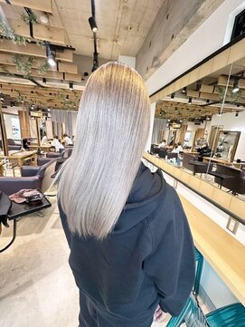 トゥルース 獨協大学前店(Hair&Make TRUTH) プラチナカラー