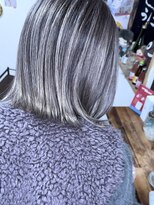 ブレイズヘアー(BLAZEhair)&nbsp;脱白髪染めシルバーバレイヤージュ×ブリーチ２回