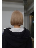 ホワイトブロンドボブ
