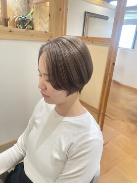 ティピ(tipi) グレージュショートヘア