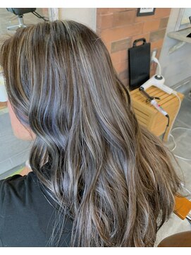 ルアウ ヘアアンドメイク(LUAU Hair&Make) 【 曽谷彩夏 】ハイライト