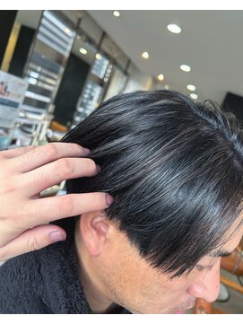 ザ カラー ラボ(THE COLOR LABO) メンズ　センターパート　ハイライト　アッシュブラウン