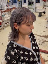 ルィーズ(Lui:z) 外ハネ切りっぱなしボブ×アッシュシルバー