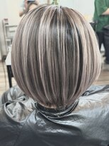 ヴィフ 大船(VIF)&nbsp;バレイヤージュ/ハイライト/ダブルカラー/ケアブリーチ/ボブ