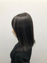 ヘアアンドメイク ムーア(Muuua) 筋感ハイライト＋ブラックグレージュ