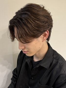 ヒュイル バイ ニアウ(Hwyl by Niau) メンズシースルーフェザーパーマスパイラルパーマリバースパーマ