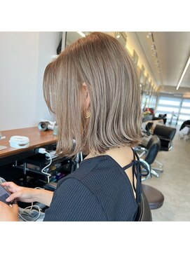 イル 天神西通り店(ill) 20代30代ボブ/ミディアムレイヤー/グレージュ/透明感/天神/大名