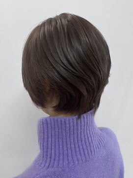 丸みショート×艶髪。白髪も自然に馴染む大人カラー