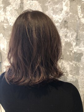 カーラヘアー(Cara-hair) 外ハネくびれで愛されミディヘア