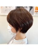 大人可愛い前髪ありひし形耳掛けクールショートボブ20代30代40代