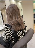 ピンクベージュ