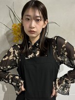 ロエム(Loem)&nbsp;タイトストレート前髪あり暗髪グレージュ20代30代