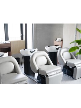 男女問わず幅広い年代に人気のサロン。丁寧なカウンセリングと高い技術であなたのなりたいを叶えてくれる＊