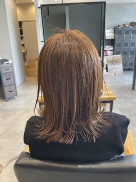 アチーブリス(achieve Liss) ブラウンベージュ暖色系艶感ハイトーン×エアストレート