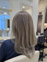 エイミーバイアフロートザガーデン 浦和店(amie by afloat the garden)&nbsp;ハイライト何度も重ねて白髪ぼかしカラー