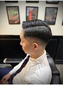 大人海外メンズヘア七三分けサイドパートスキンフェードカット