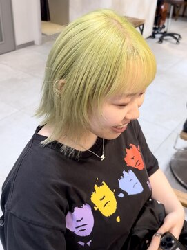 テトラ バイ ネオリーブ 横浜西口店(tetra by neolive) ライムグリーン　ダブルカラー　ウルフカット　横浜