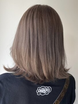 カムジーヘッドカミノウラ(COMEGHEAD KAMINOURA) 上乃裏ショートボブくびれショートイルミナカラー顔周りレイヤー