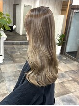 【神田】ケアブリーチと素早い技術で極力傷ませない大人可愛いナチュラルハイライト